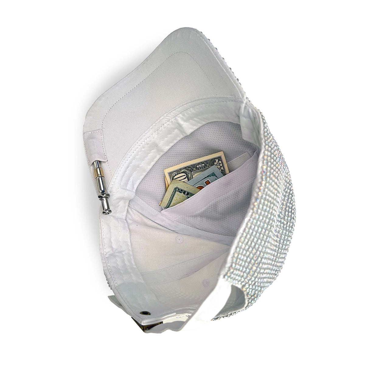 Gorra tipo canguro con bolsillo oculto